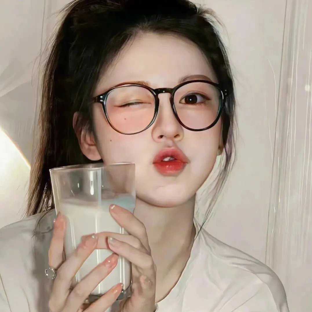 一个唱歌，另一个不唱歌